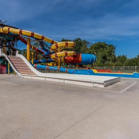 Chalet Capfun 5 Stars 64 M With Pool And Terrace