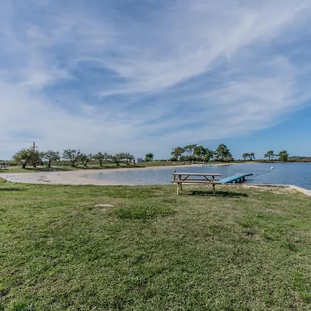 Capfun 5 Stars 64 M With Pool And Terrace Lanton